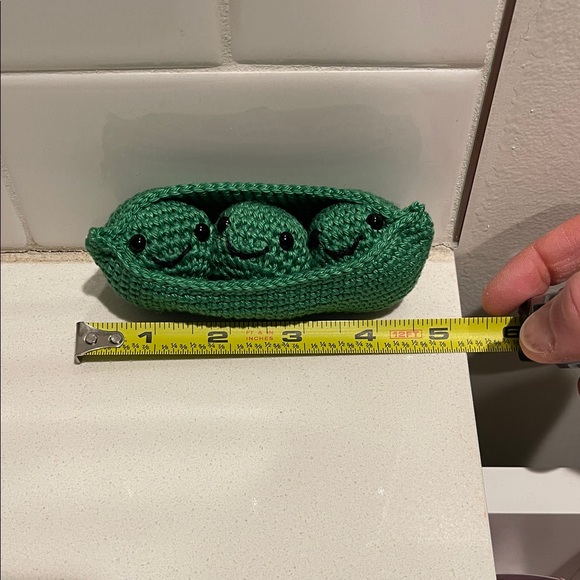 Handcrafted Peas in a Pod Figure Decor Amigurui Crochet - Picture 5 of 9